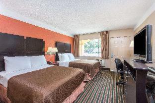 Howard Johnson By Wyndham Historic לייק צ'ארלס חדר תמונה
