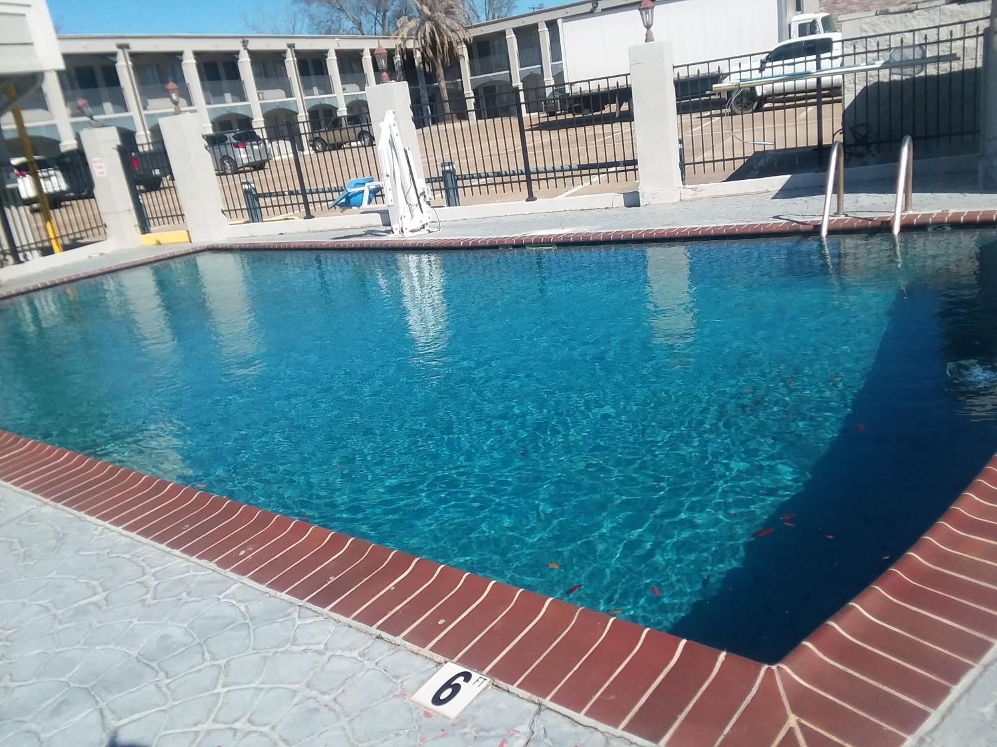 Howard Johnson By Wyndham Historic לייק צ'ארלס מראה חיצוני תמונה